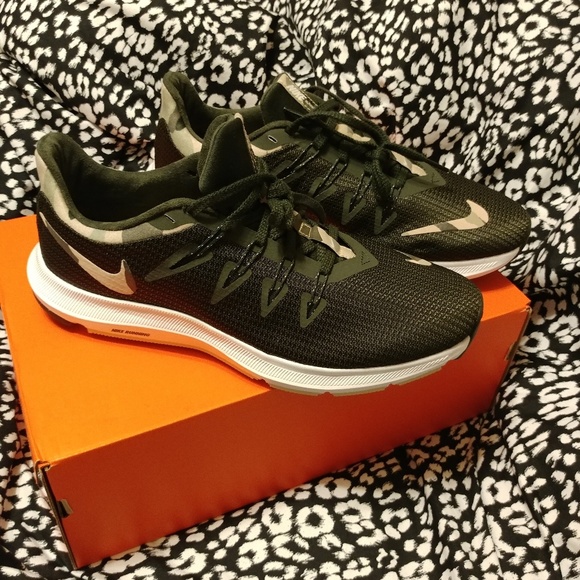 Nib Nike Quest Camo Trainers 